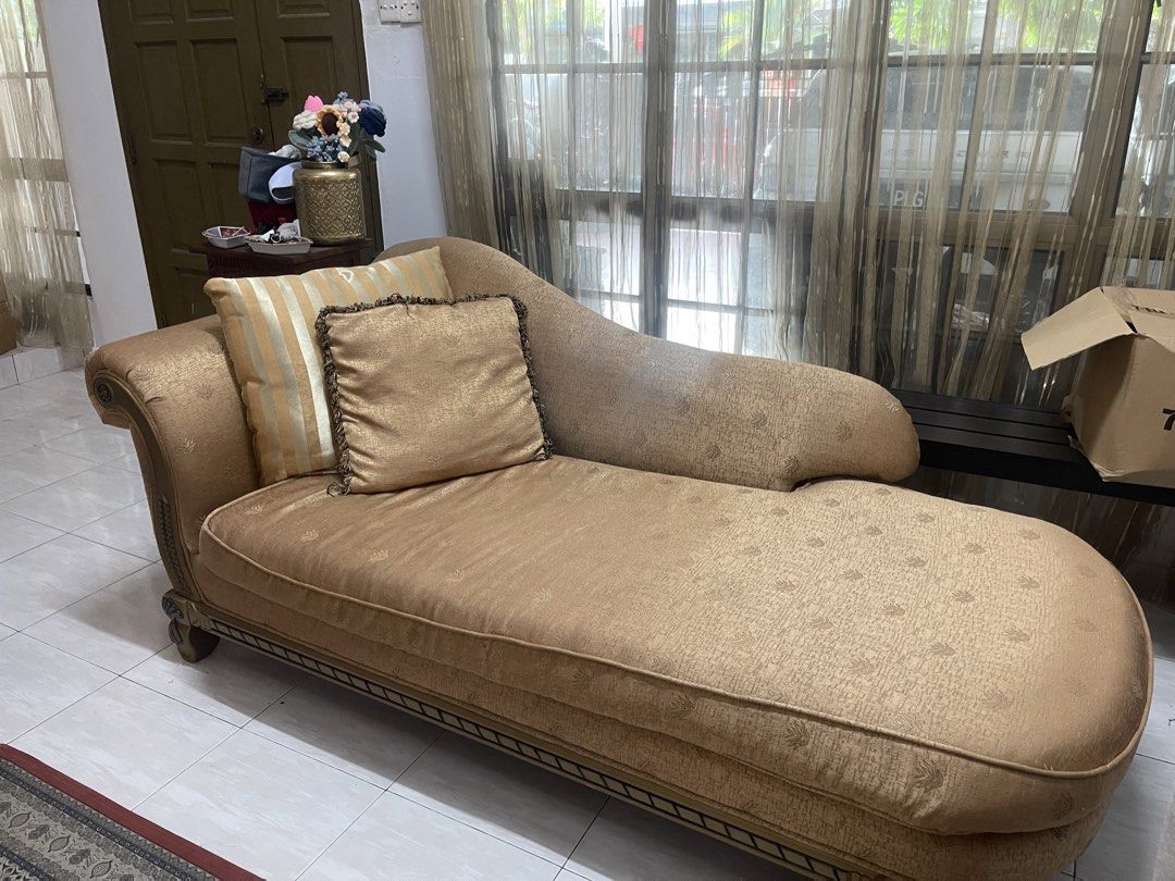 3 seater sofaa (Category: Sofas) located in Nilai. Submitted by mimi_mazlan (Listing ID 1451289607, Image 2). Description: Lelonggg .