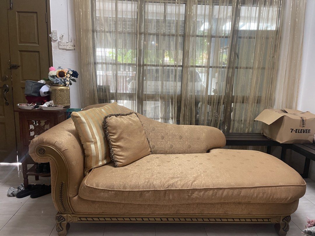 3 seater sofaa (Category: Sofas) located in Nilai. Submitted by mimi_mazlan (Listing ID 1451289607, Image 1). Description: Lelonggg .