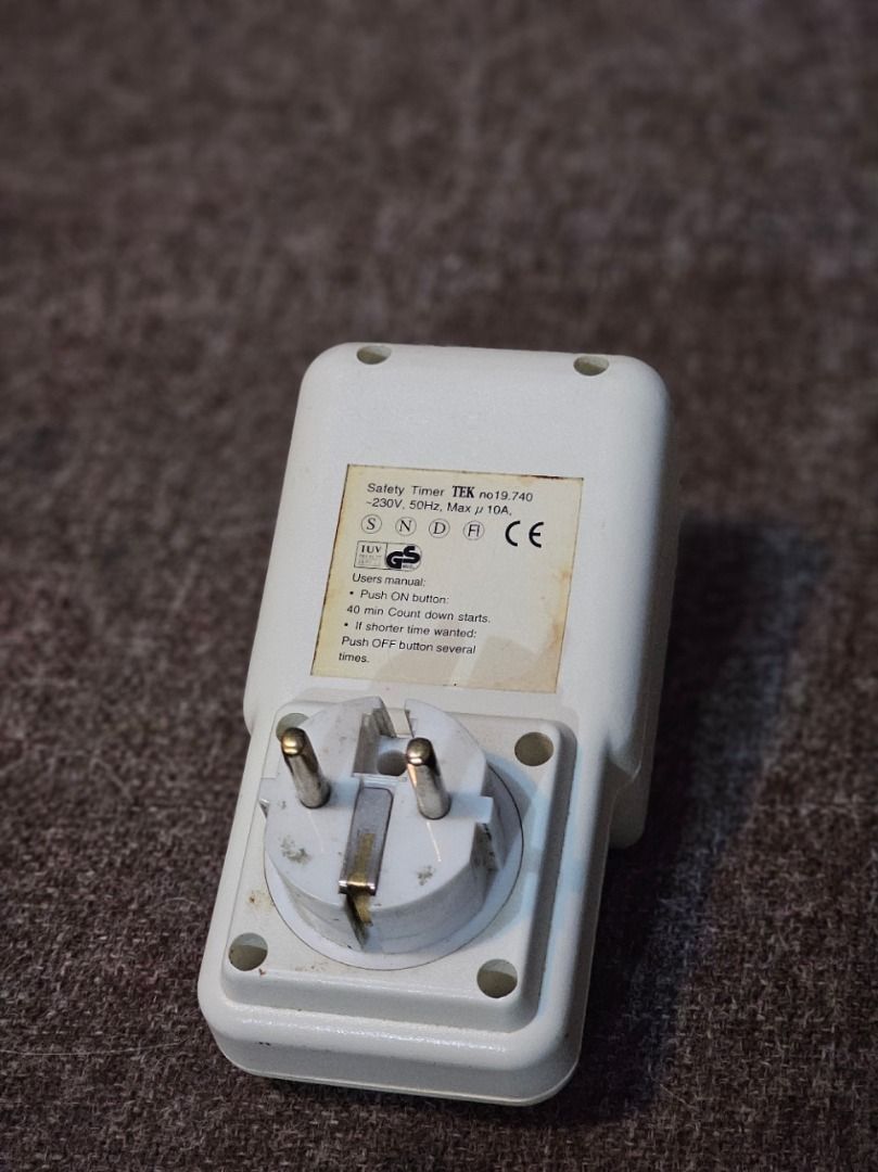 40mins Oulet Timer for Charging, Fans, lights (Category: Electrical, Adaptors & Sockets) located in Caloocan City. Submitted by yatsbatoyskie (Listing ID 1451190284, Image 3). Description: 40mins Oulet Timer best Charging, Fans, lights marelco brand user manual is on the back of the timer outlet Type C Socket meetup or via lalamove.