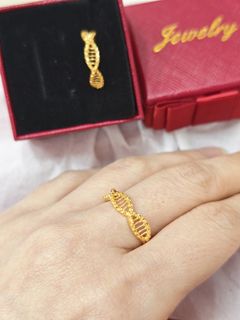 916 Gold Ring Collection item 1