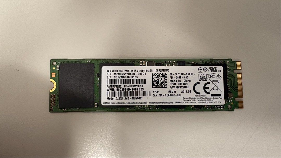 由 hewei.66 (刊登 ID 1451219783，圖片 1) 提交，位於 新北市 (New Taipei) 的 全新未使用 Samsung 三星 512GB M.2 2280 SATA SSD｜健康度100% (類別：硬碟及儲存裝置)，說明：全新未使用，非拆機品。 僅為確認功能短暫通電檢測，單顆裸裝，實際商品如照片。 【商品規格】 容量：512GB 尺寸：M.2 2280（22×80mm） 介面：SATA III 6Gb/s 接頭：B+M Key 雙缺口 顆粒：TLC 最高讀取速度：約540MB/s 最高寫入速度：約520MB/s 支援：S.M.A.R.T.、NCQ、TRIM、DevSleep 【檢測狀態】 CrystalDiskInfo：Good 100% 通電時間：0小時 通電次數：3次 總讀取：0GB 總寫入：0GB 適用於支援M.2 2280 SATA規格的筆電或桌上型電腦。 注意：本商品是SATA規格，不是NVMe。 購買前請先確認裝置的M.2插槽有支援SATA協議，不