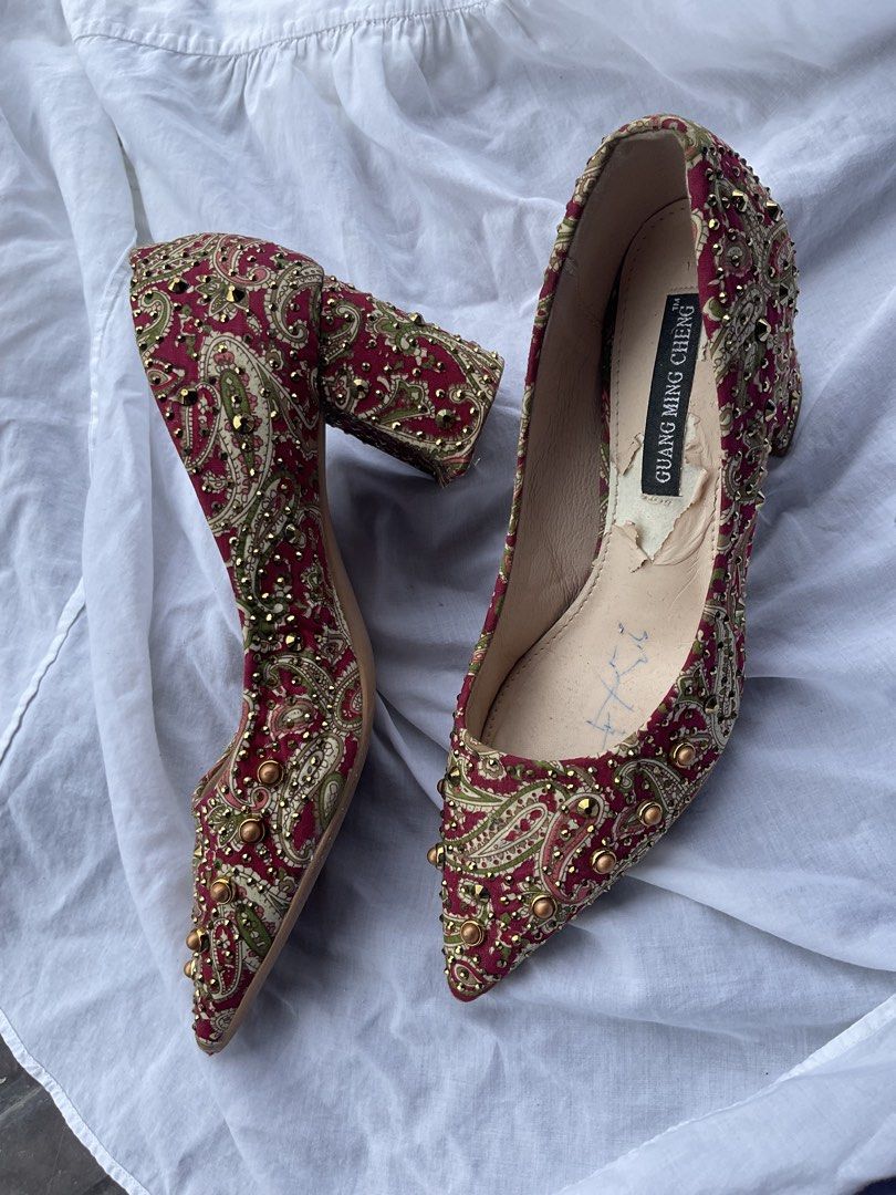 Abstract Paisley Whimsy Heels With Gold Studs (Category: Heels) located in Leyte. Submitted by delancyup (Listing ID 1451133349, Image 2). Description: size 35-36 preloved so manage expectations ! missing heel cap .