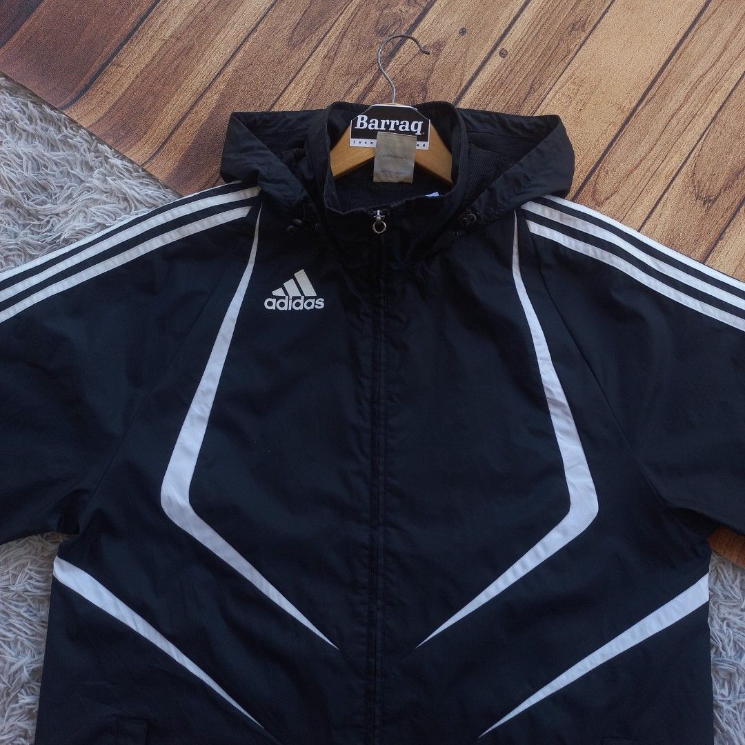 Adidas Essentials Windbreaker Jacket (Kategori: Atasan) berada di Malang. Dikirim oleh BarraqSecondBranded (ID iklan 1451312478, Gambar 3). Deskripsi: Bismillah 🙏 Ready Stok • Size : XL • Panjang x Lebar : 75 x 60 Cm • 95% Kondisi Terbaik Nominus • Harga : Belum Ongkir 👌 Muraahhh Sikaattt Sam 📦 • Rekber +Admin 25% • Info & Order : CHAT/WA 089681020920 • From MALANG, JATIM, INDONESIA 🇮🇩.