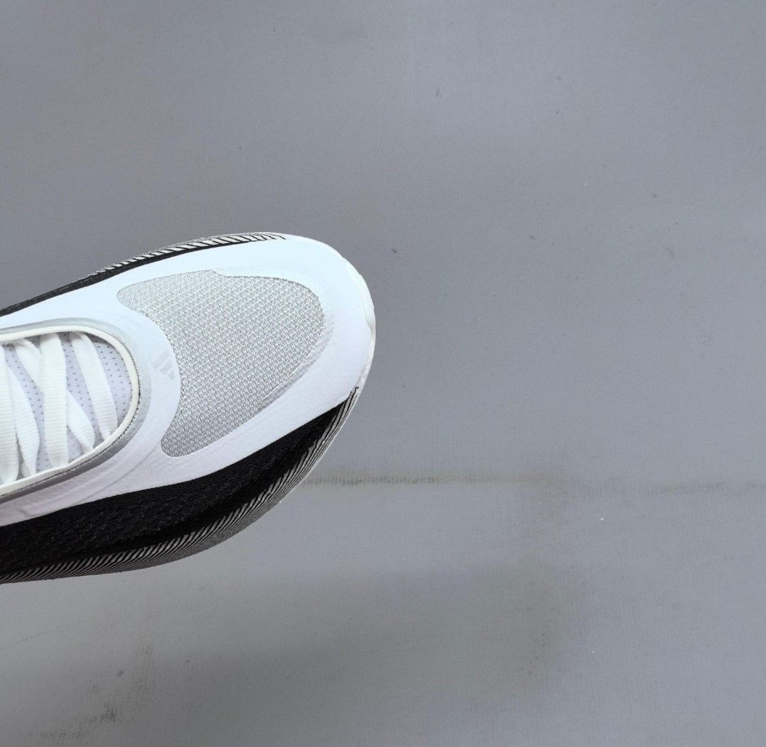Adidas Hyperboost EDGE759 (Category: Sneakers) located in Singapore. Submitted by luxe_pick_planet (Listing ID 1451152821, Image 3). Description: .