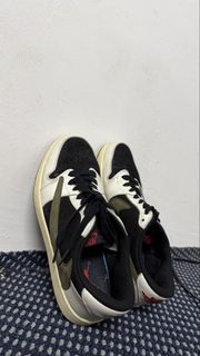 (Category: ) located in . Submitted by kimzzz.__store (Listing ID 1451319862, Image 1). Description: .