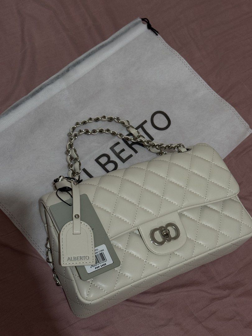 Alberto White Bag (Category: Luxury Bags & Wallets) located in Floridablanca. Submitted by shop.3m (Listing ID 1451259804, Image 3). Description: OFF WHITE SLIGHTLY USED BOUGHT IT ₱ 2,799 AT PHYSICAL STORE.