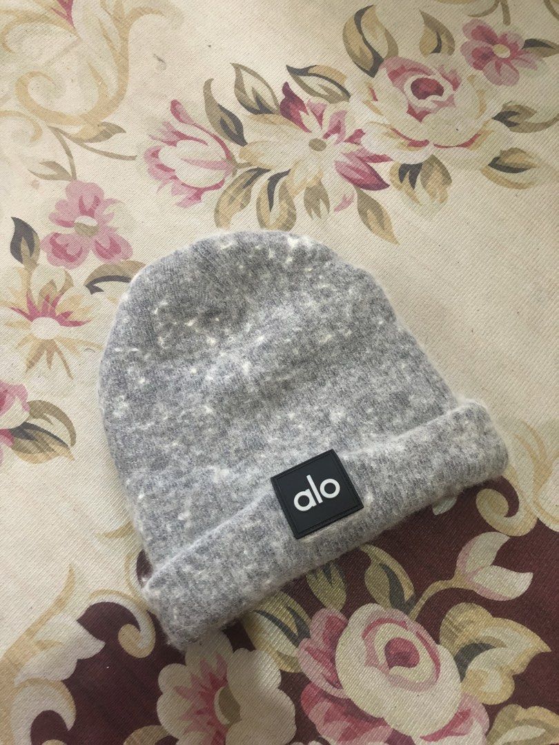Alo Cashmere Beanie (Category: Activewear) located in Muntinlupa City. Submitted by afterclass_ph (Listing ID 1451143400, Image 2). Description: 9/10 condition fairly used.