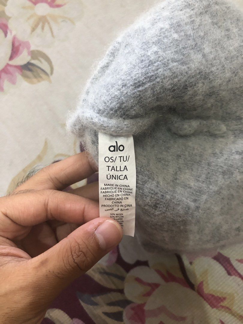 Alo Cashmere Beanie (Category: Activewear) located in Muntinlupa City. Submitted by afterclass_ph (Listing ID 1451143400, Image 3). Description: 9/10 condition fairly used.