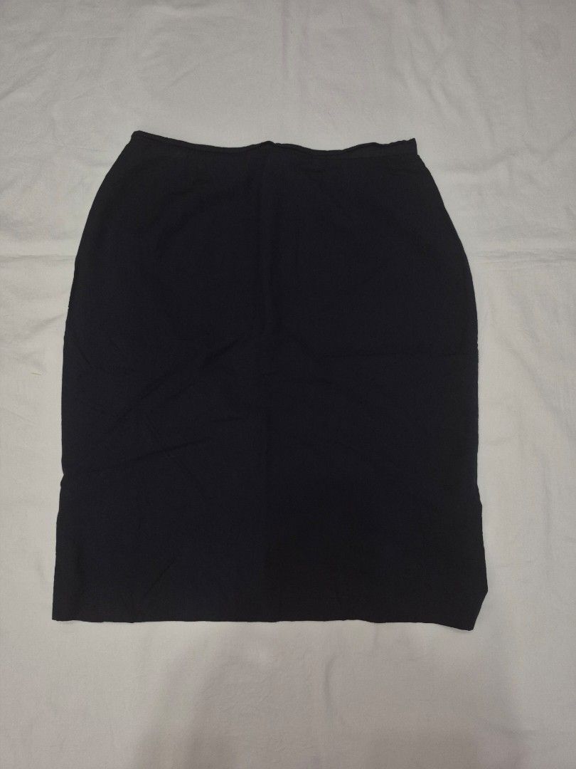 Anne Klein Pencil Skirt (Category: Skirts) located in Santa Cruz. Submitted by deenem (Listing ID 1451176295, Image 2). Description: Waist: 28 Lenght: 23.