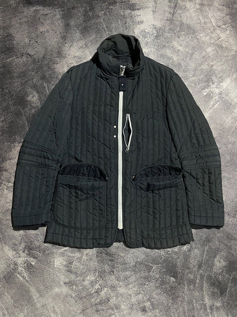 Armani Jeans Paded Coat Jacket (Kategori: Atasan) berada di Magelang. Dikirim oleh second_qidin (ID iklan 1451152143, Gambar 3). Deskripsi: Size Xtra Large P L Condition 8/10 Minus Warna Faded Merata.