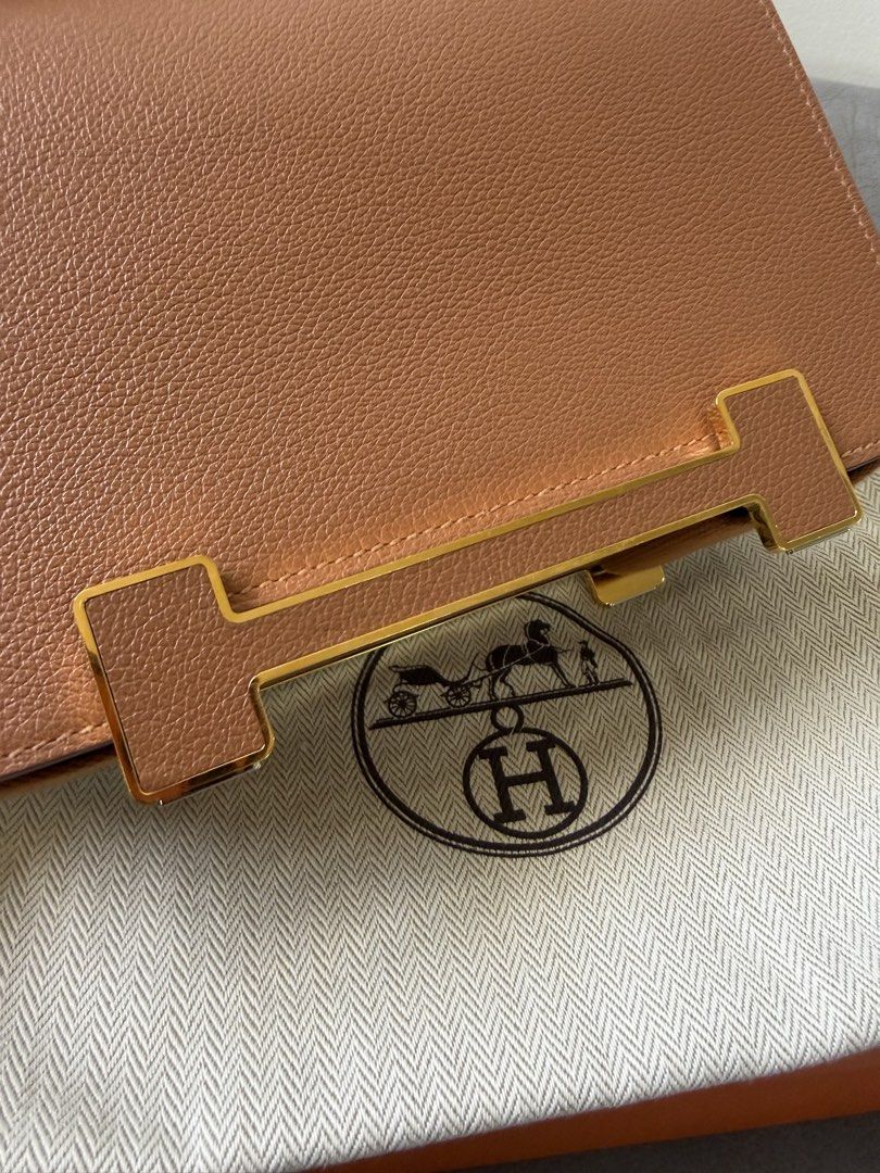 Authentic Hermes Geta Gold on Gold (Category: Luxury Bags & Wallets) located in Mandaluyong City. Submitted by az.purse (Listing ID 1451252183, Image 2). Description: Stamp W Comes with box, dustbag and Legit Grails certificate.