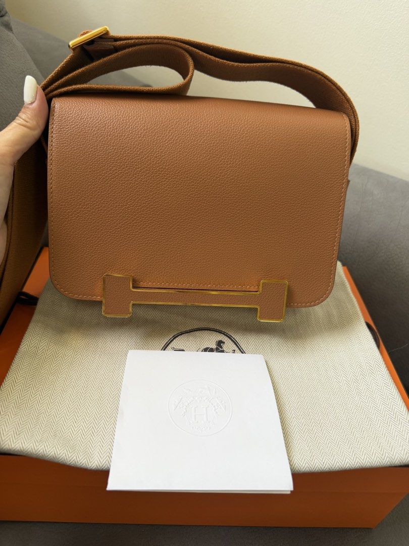 Authentic Hermes Geta Gold on Gold (Category: Luxury Bags & Wallets) located in Mandaluyong City. Submitted by az.purse (Listing ID 1451252183, Image 1). Description: Stamp W Comes with box, dustbag and Legit Grails certificate.