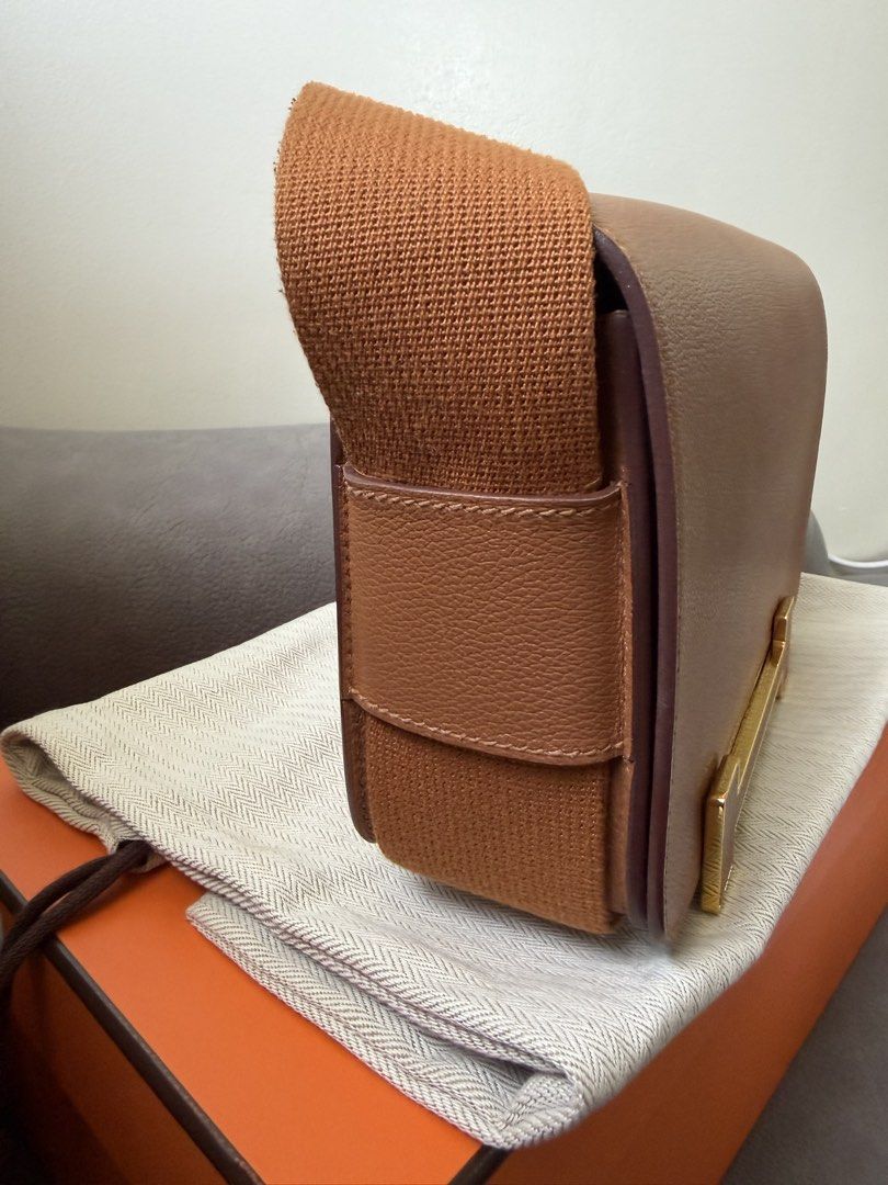 Authentic Hermes Geta Gold on Gold (Category: Luxury Bags & Wallets) located in Mandaluyong City. Submitted by az.purse (Listing ID 1451252183, Image 3). Description: Stamp W Comes with box, dustbag and Legit Grails certificate.