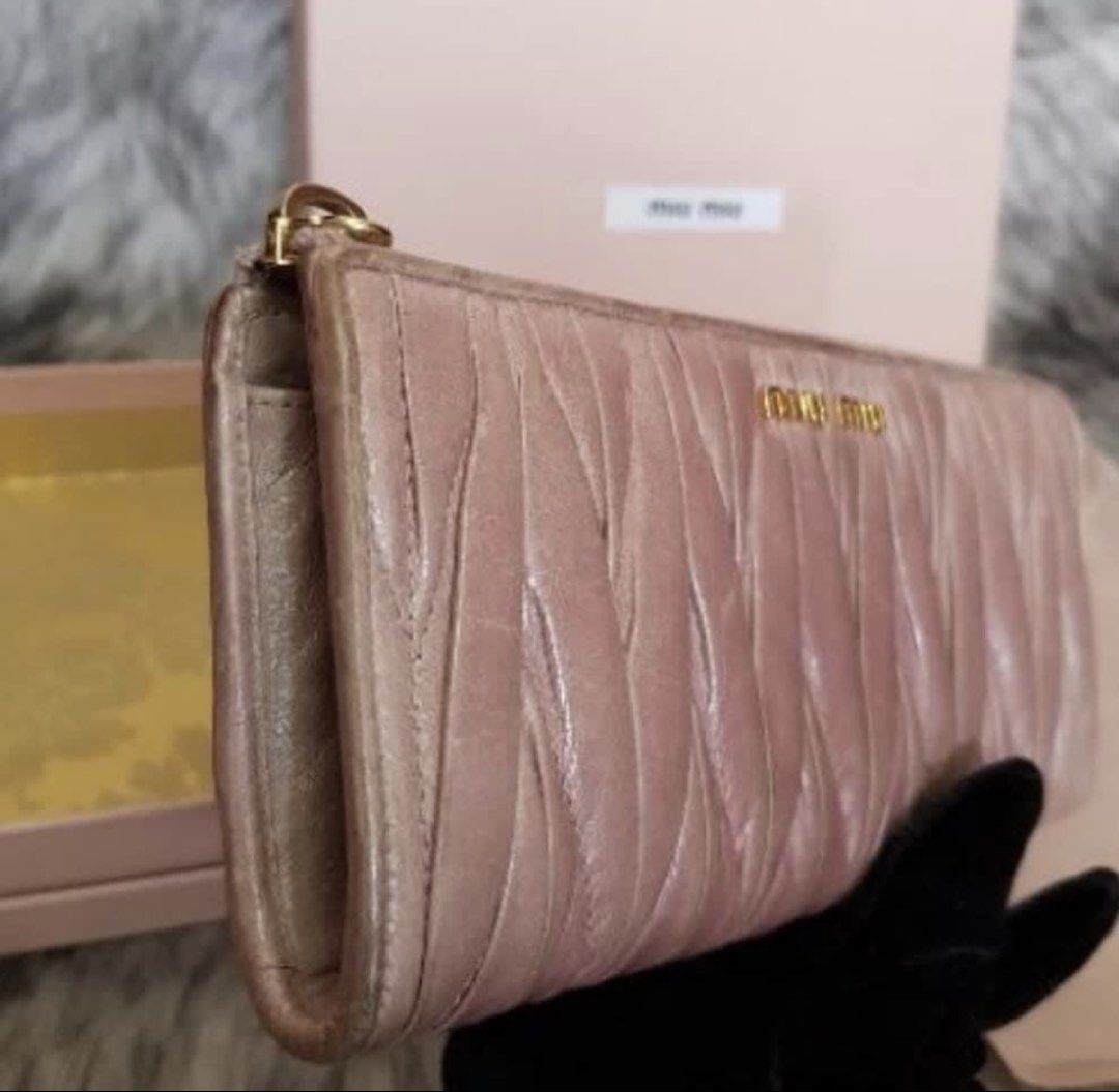 RUSH! Authentic Preloved Miu Miu Long Wallet (Category: Luxury Bags & Wallets) located in Baguio. Submitted by designerbin.ph (Listing ID 1451265138, Image 2). Description: Authentic Preloved Miu Miu Long Wallet Condition: Signs of normal use. Dirt on leather. Wear on edges. No major flaw. Measurement: Credit Card Slots - 8 Bill Compartment - 2 Zippered Pocket - 1 Slip Pocket - 2 ID Window - None H - 8.5 cm W -19 cm D - 2 cm Inclusion/s: Box Auth