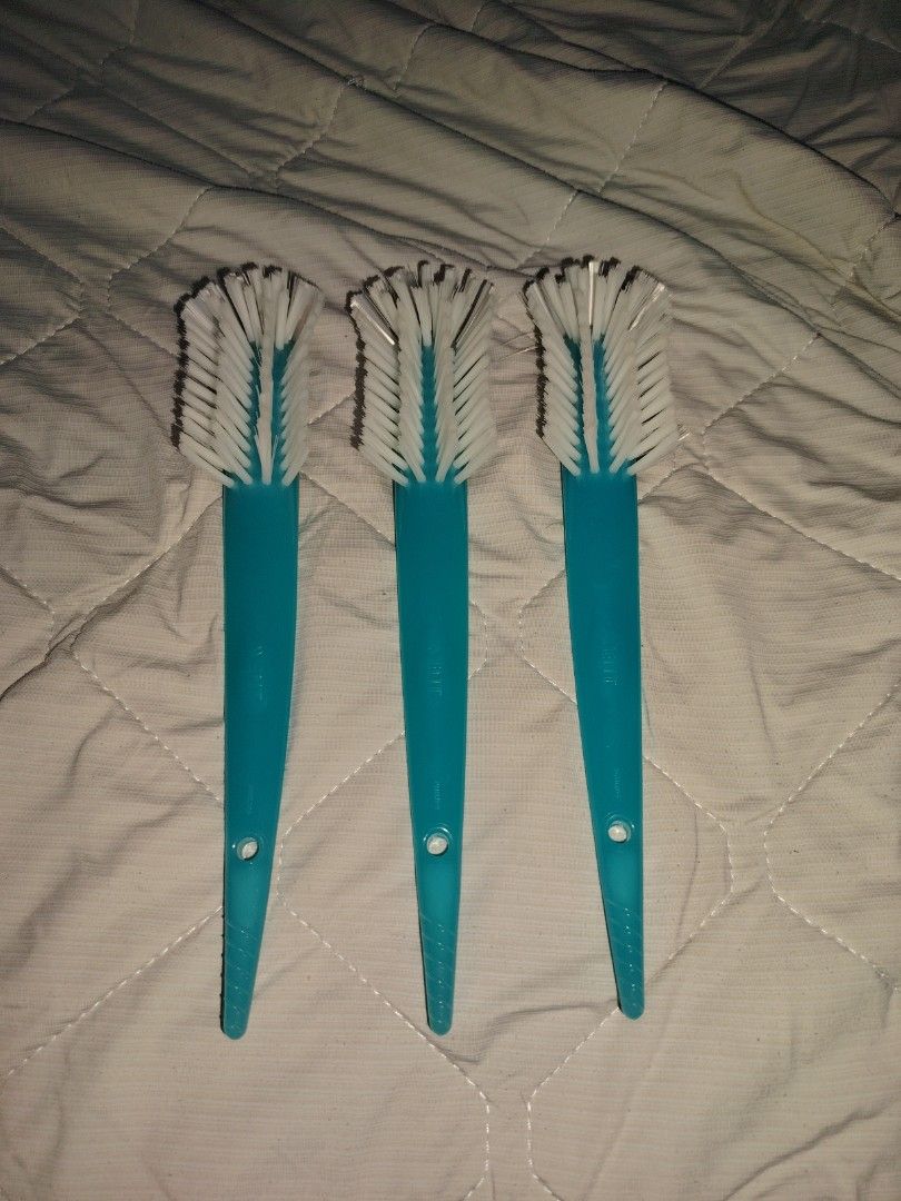 Avent Philips Bottle Brush Set (Category: Breastfeeding & Bottle Feeding) located in Makati City. Submitted by jayclutter0976004 (Listing ID 1451192764, Image 2). Description: - 3 for 500. not used. extra brushes. - Set of 3 Avent Philips bottle brushes - Color: Teal Blue - Designed for cleaning baby bottles and nipples - Excellent reach for tight spots - Ensures hygienic feeding items for your baby - Brand new and ready to ship!.
