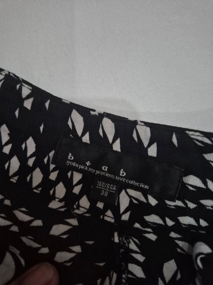 b+ab shorts (Category: Shorts) located in Santa Cruz. Submitted by deenem (Listing ID 1451192316, Image 3). Description: Waist: 18 Lenght: 12.