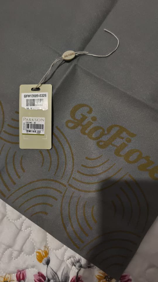 Backpack Giofiore (Category: Backpacks) located in Senawang. Submitted by nurinnn.a (Listing ID 1451132621, Image 3). Description: - tak pernah pakai - beli dekat parkson - can nego.