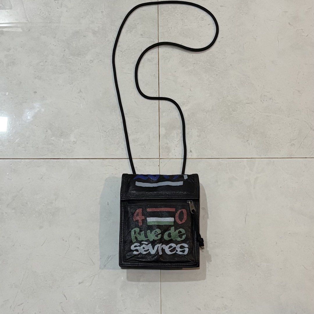 Balenciaga black leather graffiti explorer pouch (Category: Luxury Bags & Wallets) located in Cebu City. Submitted by florianmiral (Listing ID 1451263714, Image 1). Description: Balenciaga black leather graffiti explorer pouch Excellent condition .