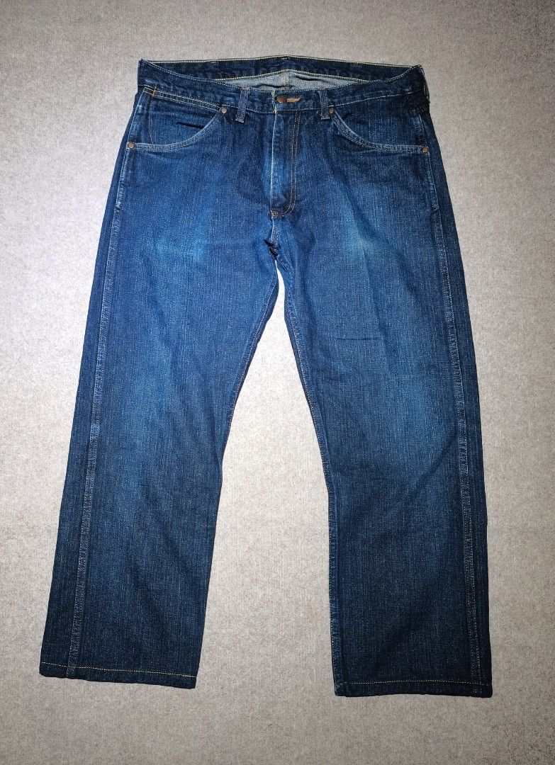 Bape patch jeans (Category: Jeans) located in Apalit. Submitted by _doer (Listing ID 1451232326, Image 2). Description: Size 34 to 35 Length 37 inches Legs 11 inches Hem 8.3 inches In good condition 1500 or best offer.
