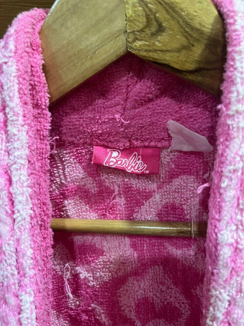 Barbie Bathrobe (Category: Bathtub & Bath Accessories) located in Quezon City. Submitted by michypeachyy1 (Listing ID 1451223758, Image 2). Description: 250 plus shipment 19 inches width 29 inches length for toddlers/kids.