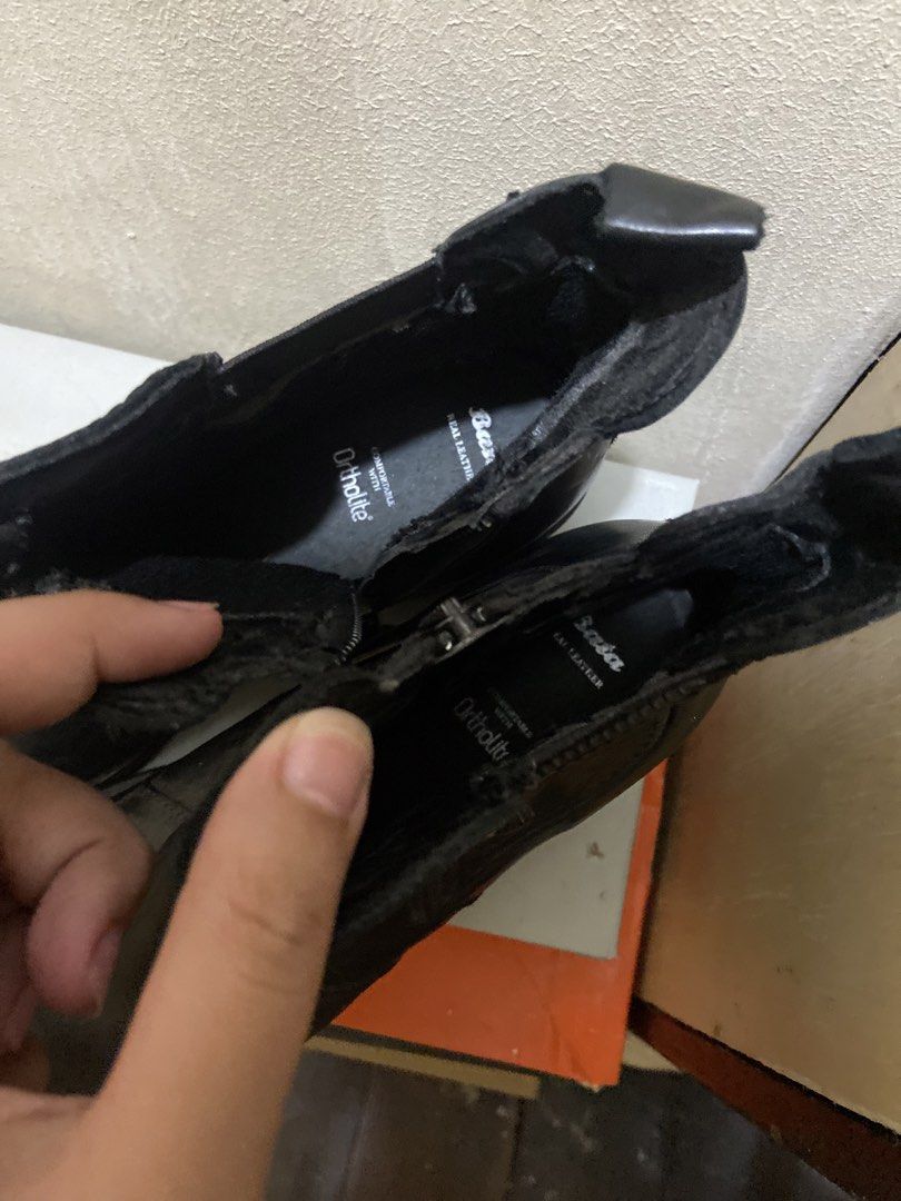 Bata Black Leather Chelsea Boots with Zip (Category: Boots) located in Manila. Submitted by khaleesi_bkk2 (Listing ID 1451304332, Image 2). Description: - Bata Black Leather Chelsea Boots - Size: 39 - Easy Side Zip Closure - OrthoLite Insoles for Comfort - Durable Sole - Ideal for Everyday Wear.
