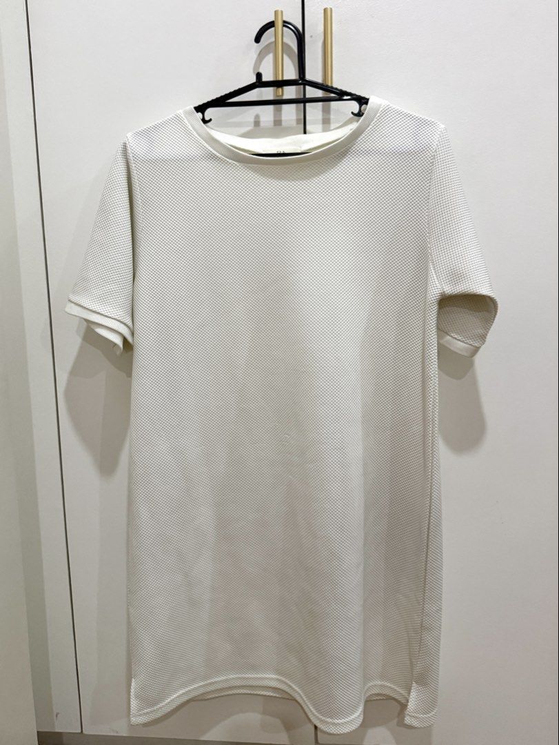 Bayo White Dress (Category: Dresses) located in Cainta. Submitted by ac.decluttering (Listing ID 1451319415, Image 1). Description: Bayo White Dress Size: 1L Used twice.
