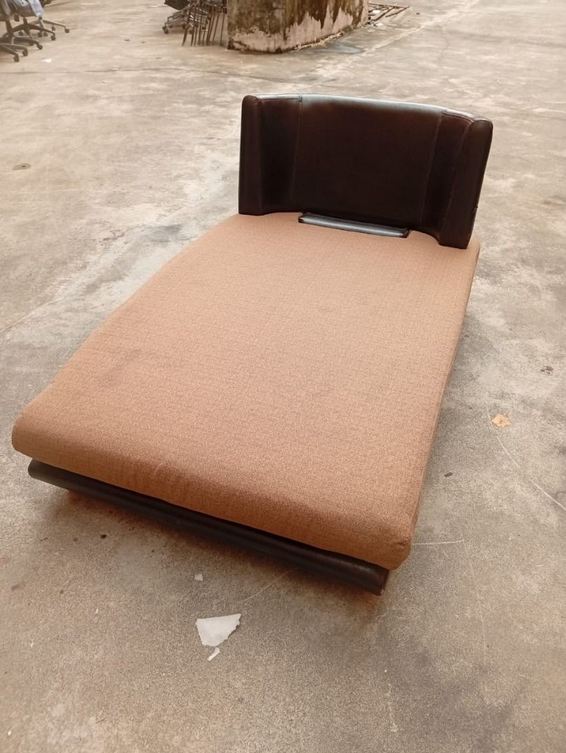 Bed (Category: Bed Frames & Mattresses) located in Petaling Jaya. Submitted by nm016648427690 (Listing ID 1451287355, Image 3). Description: Bed RM-180 Code :B-043 Stock Available : 1 Condition : Goods ** (ABOVE PRICE DOES NOT INCLUDE DELIVERY & INSTALLATION) ** We are specialist in BUY or SELL New/Used Home Furniture or Office Equipment [ Perabot Kita Furniture ] Address: L1-03 times 89 Jalan 8A/133, Taman Sri Sentosa, 58000,kuala Lumpur OFFICE 