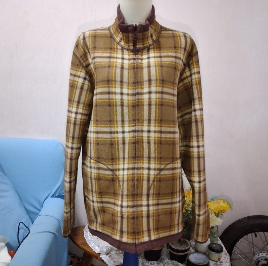 Vintage Uniqlo (Kategori: Atasan) berada di Bandung. Dikirim oleh theoutfitters (ID iklan 1451141671, Gambar 3). Deskripsi: dada 58cm panjang 66cm size L setara XL vintage / lawas.