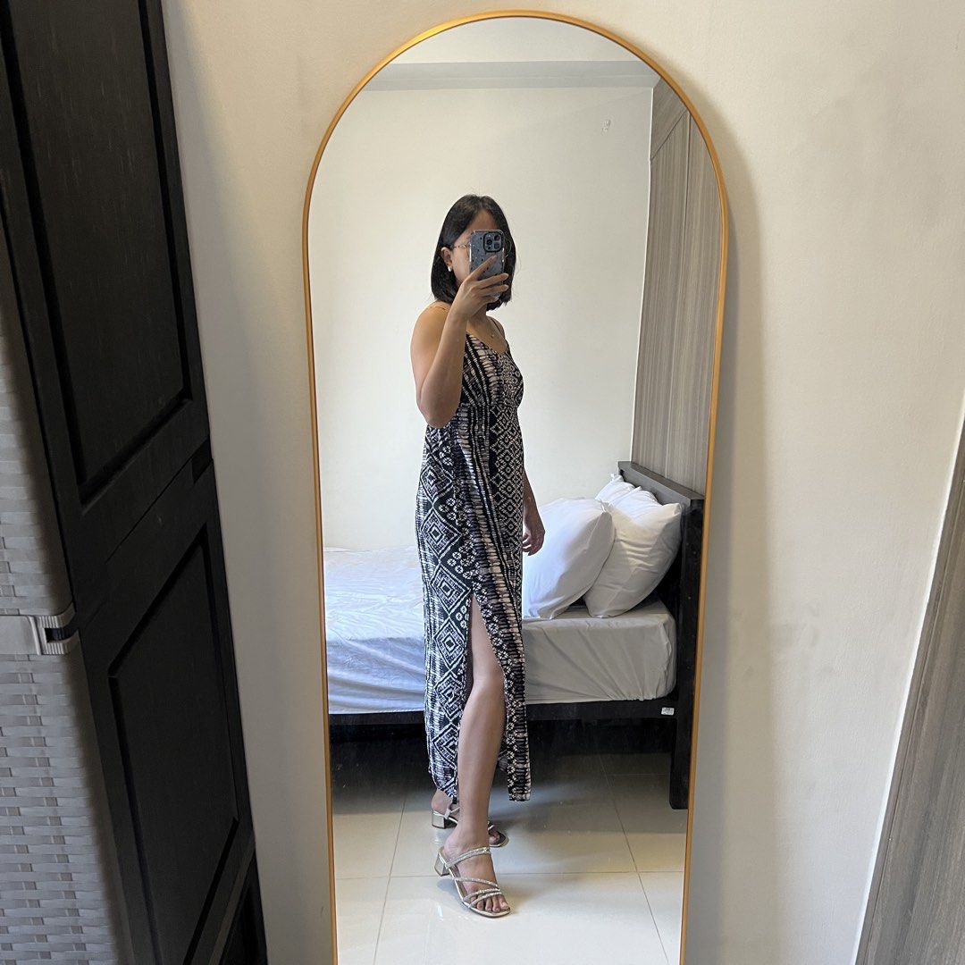 Black boho cotton dress with side slit (Category: Dresses) located in Mandaluyong City. Submitted by katecdp (Listing ID 1451154505, Image 2). Description: ✨ Like new (10/10). From Cotton On. Best fit S na pwede rin sa size M with small bust. Comfy nito perfect for vacation vibes. Hard to let go pero I gained weight and this fit me much much better before. 👗 Seller reference: 5’5’ height, 34” bust, 29” waist 💸 MOP: GCash, BPI QR Decluttering my
