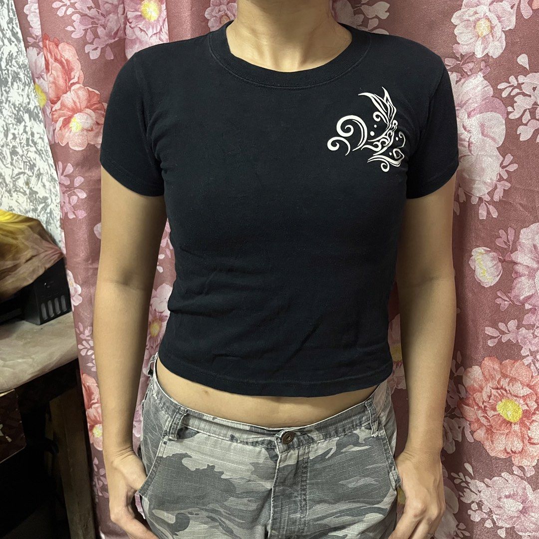 black habu box baby tee y2k (Category: Shirts) located in Guagua. Submitted by aikaaag (Listing ID 1451269285, Image 3). Description: l: 17.5 w: 13.5.