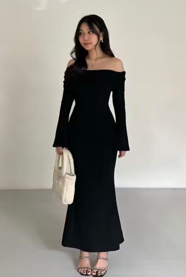 Black long dress sabrina fit body stretch (Kategori: Gaun & Rok) berada di Malang. Dikirim oleh pre.loved.aku (ID iklan 1451225749, Gambar 1). Deskripsi: .