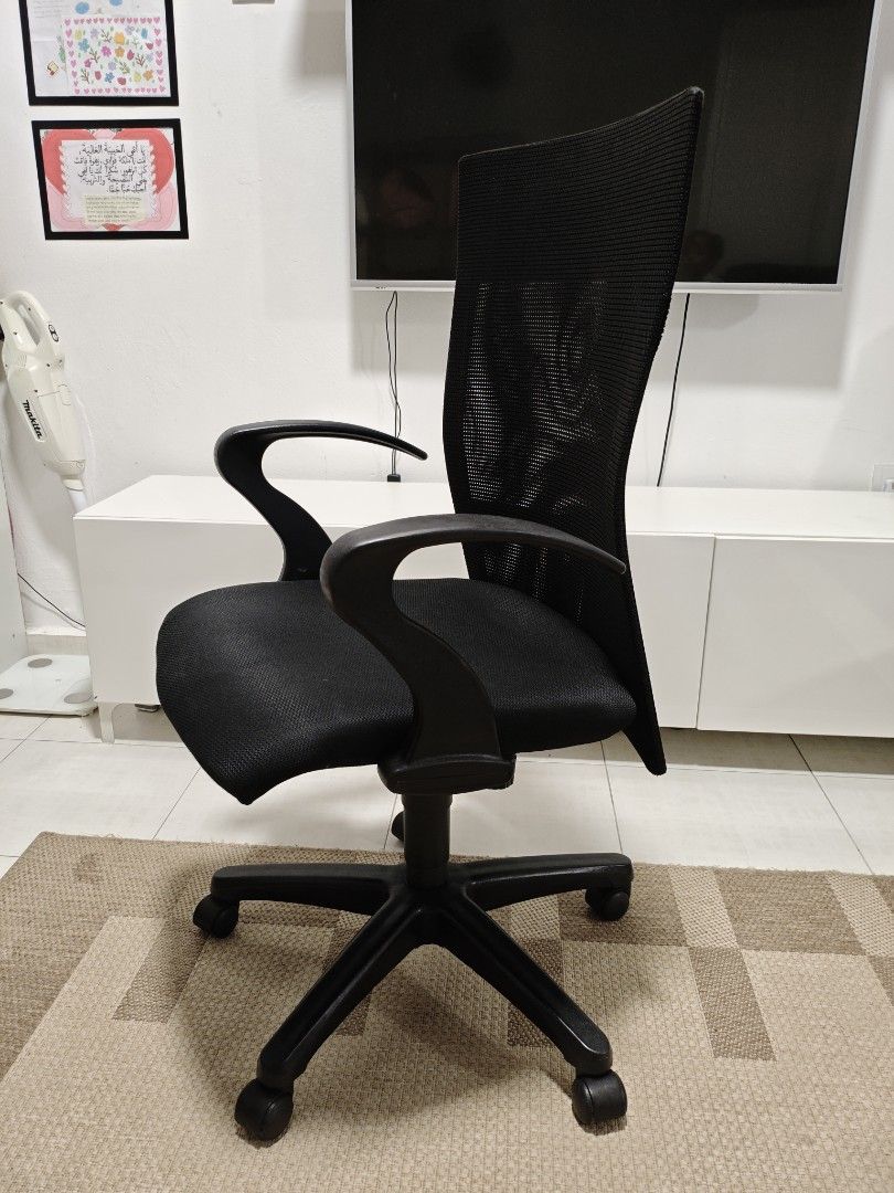 Black Mesh Back Office Chair with Armrests (Category: Chairs) located in Kuala Lumpur. Submitted by abdulrahman1987 (Listing ID 1449837453, Image 2). Description: - Breathable Mesh Back Fabric. - Back Rest use Solid Steel Frame. - Seat Height Control Function (Use heavy duty gas lift cylinder). - Tilt & Lock Function. - Tilt Tension Adjustment Function. - Available 40pcs. - Self pickup area Lotus Ampang .