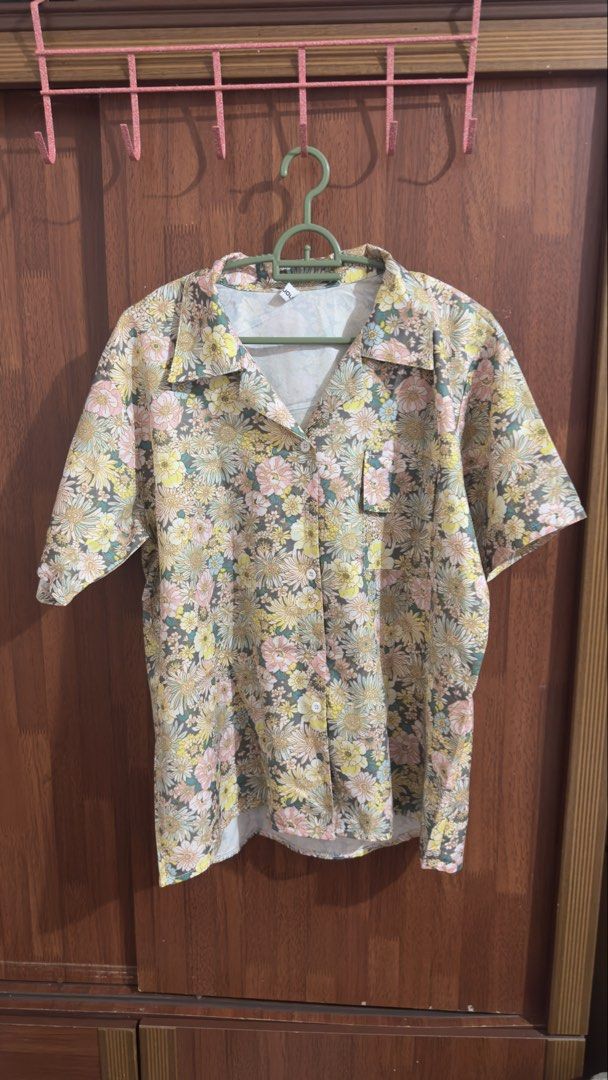 blouse bunga (Category: Other Tops) located in Pendang. Submitted by amiarose (Listing ID 1451312136, Image 3). Description: S till M boleh pakai .. tak jarang . .