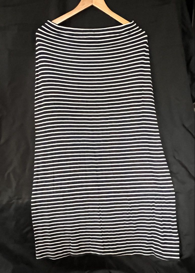 Blue and White Striped Maxi Skirt (Category: Skirts) located in Paranaque City. Submitted by cinkydoo (Listing ID 1451155754, Image 2). Description: - Long skirt with classic black and white horizontal stripes. - Waist: 30 to 40in when stretched - Length: 38in - Boat neck style for a flattering silhouette. - Made with stretchy material for ultimate comfort. - Perfect for casual outings and easy to pair with various tops..