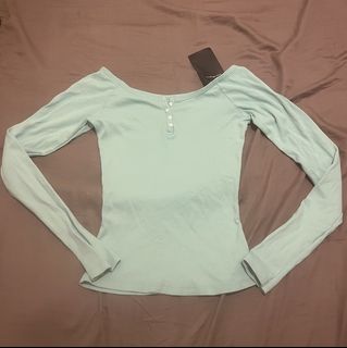 (Category: ) located in . Submitted by fashiooo (Listing ID 1451236680, Image 1). Description: .