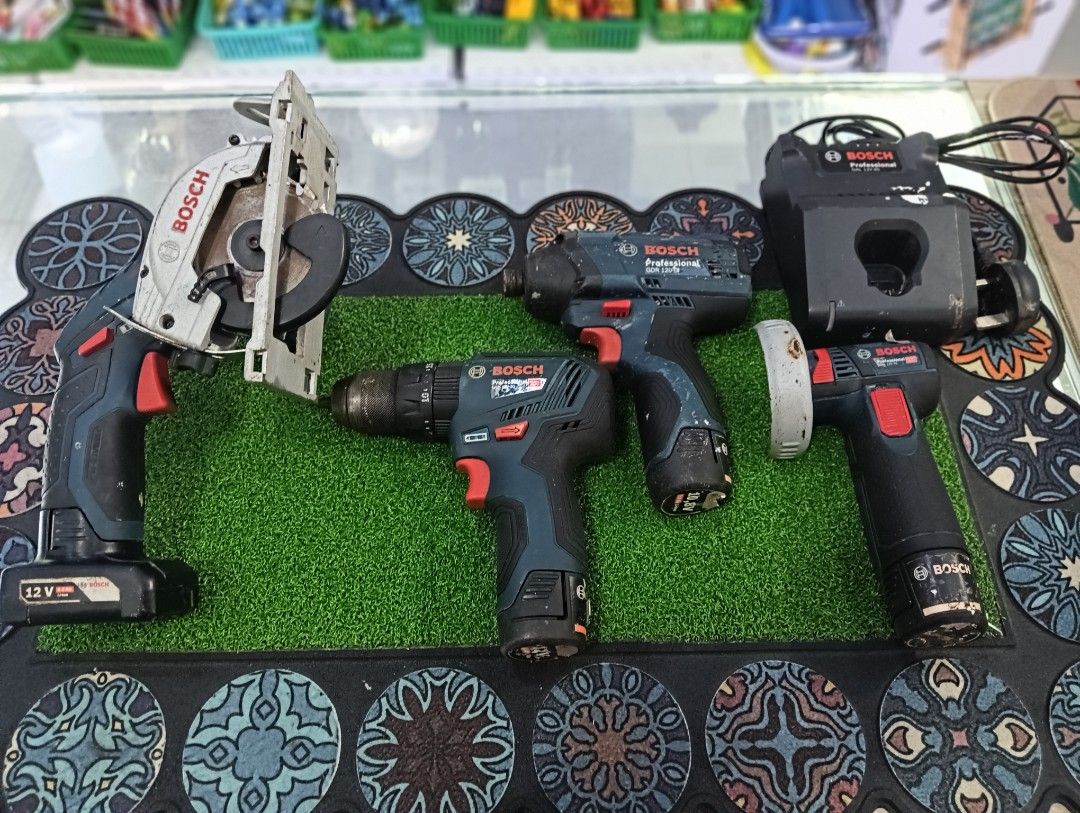 BOSCH TOOL SET (Category: Home Improvement Tools & Accessories) located in Kuala Lumpur. Submitted by aizuddin_04 (Listing ID 1451185973, Image 1). Description: Jika berminat boleh dtg cari saya Din di cash Converters SG Besi Kuala Lumpur.