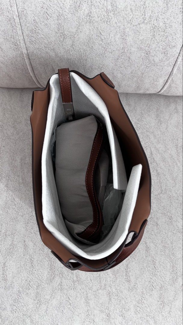 Bucket bag brown (Category: Tote Bags) located in Kuantan. Submitted by sunflowerloved (Listing ID 1451295311, Image 2). Description: Never used. .