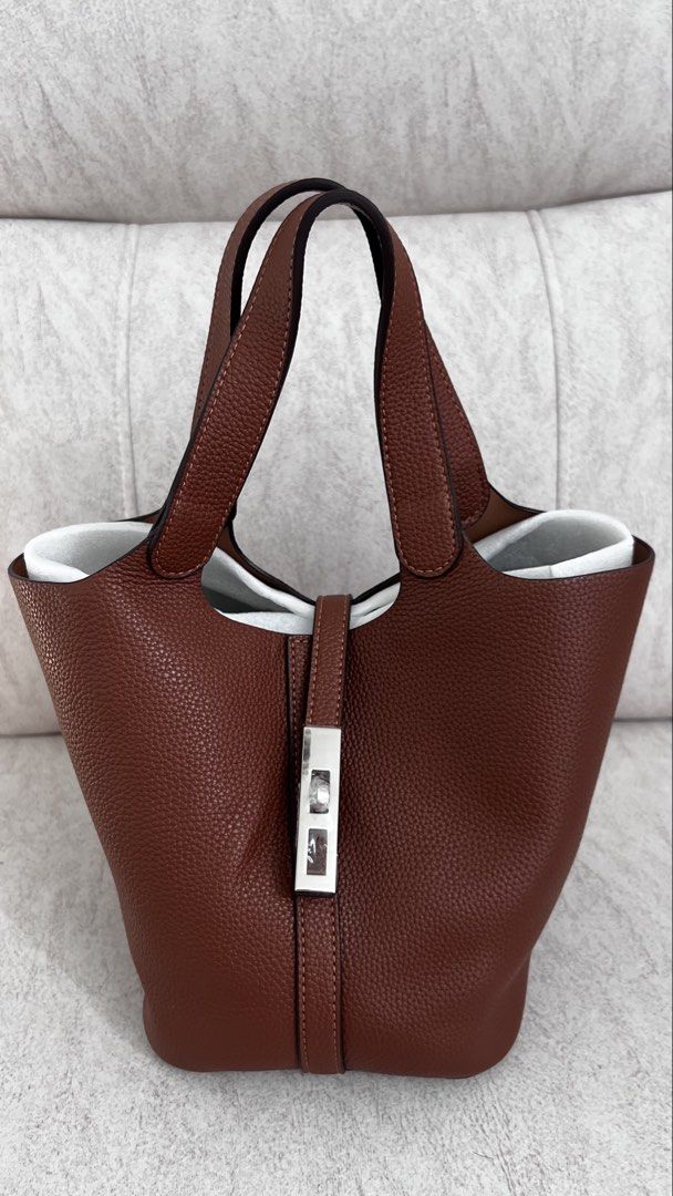Bucket bag brown (Category: Tote Bags) located in Kuantan. Submitted by sunflowerloved (Listing ID 1451295311, Image 3). Description: Never used. .