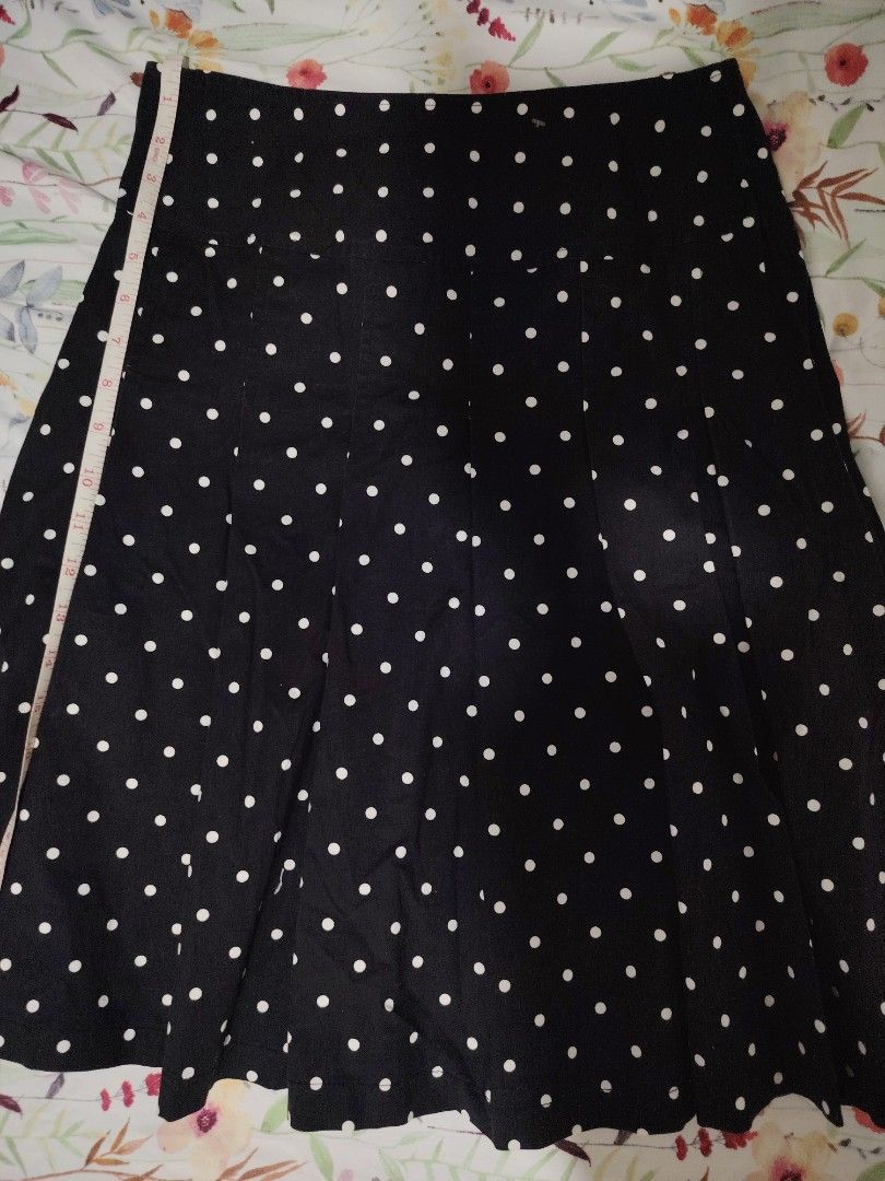 BUNDLE!! Black Polka Dot Skirt with Cream Square Neck Top (Category: Sets or Coordinates) located in Quezon City. Submitted by 2bigiswater (Listing ID 1451273516, Image 3). Description: Small to medium 25-26 inch waistline 22 inch length RFS: Not my style anymore and I need funds :'> Get niyo na dear whimsy girlies!! Pang septum piercing ko lang pu😔✌️.