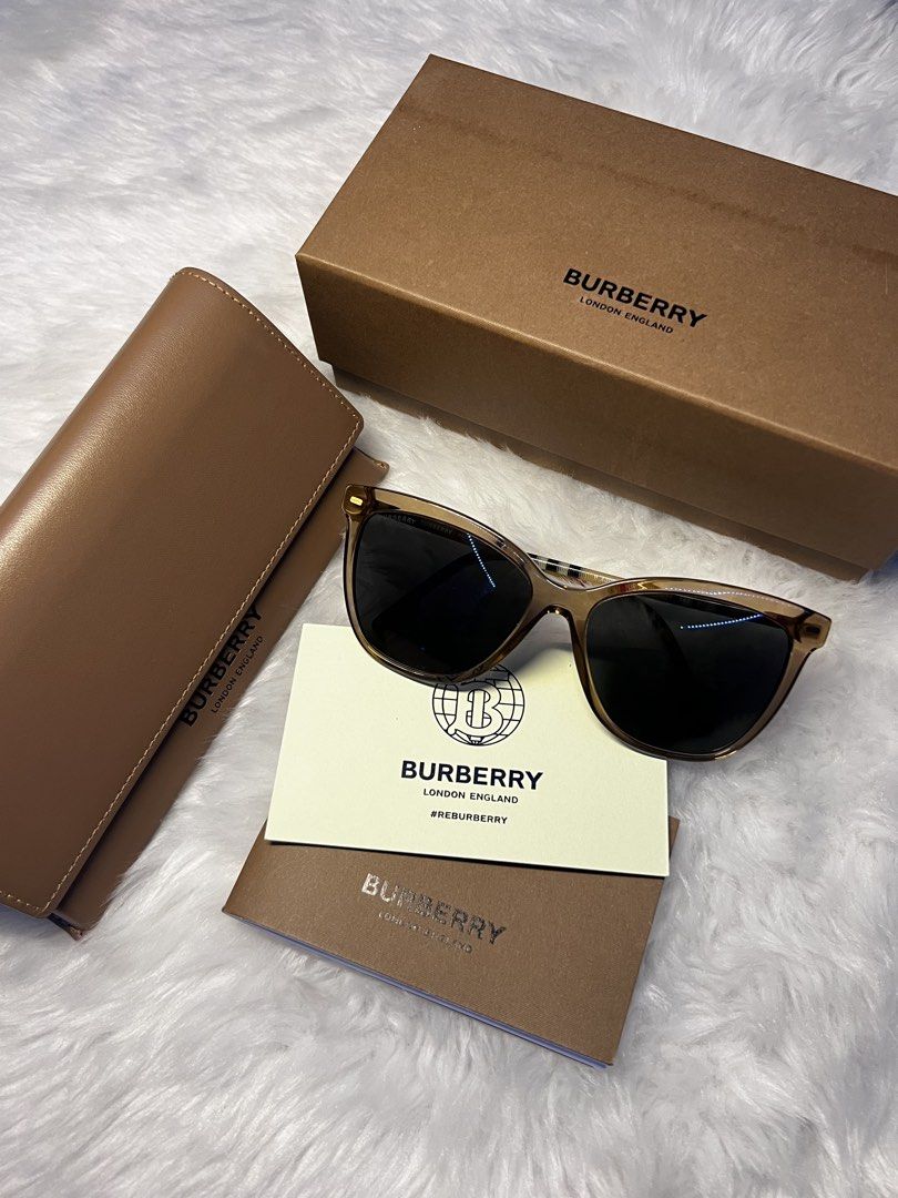 Burbbery orig shades (Category: Luxury Accessories) located in Imus. Submitted by rence_ (Listing ID 1451152623, Image 1). Description: Original burberry .