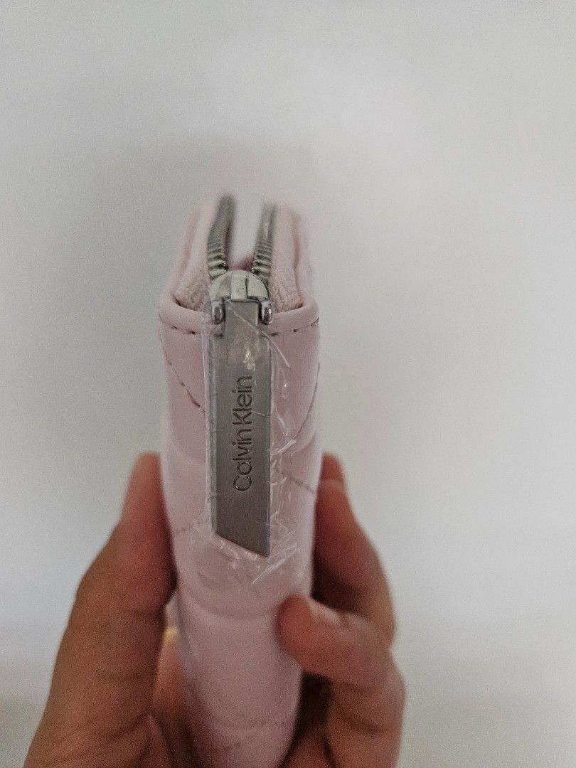 Calvin Klein Small wallet 🍓 (Category: Luxury Bags & Wallets) located in Bulacan. Submitted by anythingbyanj (Listing ID 1451150955, Image 3). Description: Brandnew and Original✅️ Baby pink Color super cute...🥰.