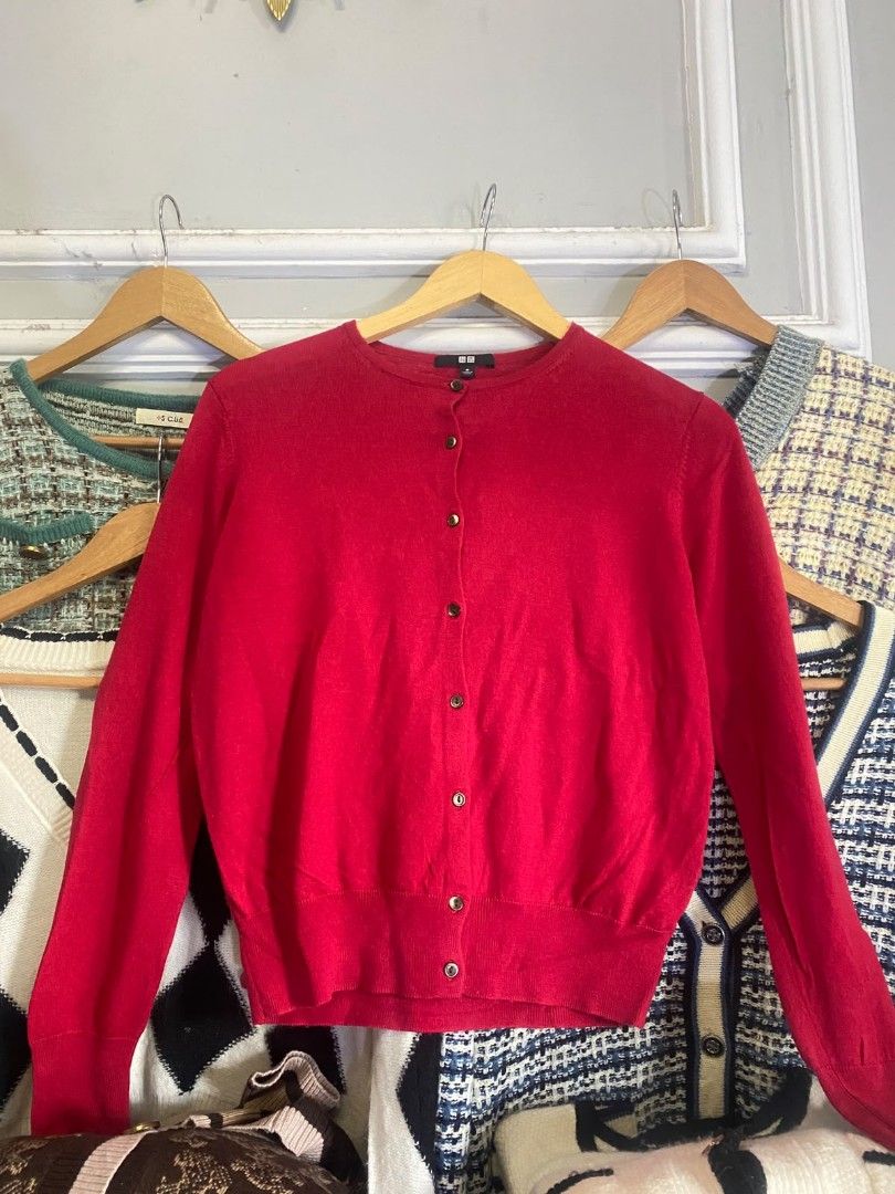 cardigan brand UNIQLO merah (Kategori: Baju Luaran) berada di Sidoarjo. Dikirim oleh surganyacardigan (ID iklan 1451137448, Gambar 1). Deskripsi: .