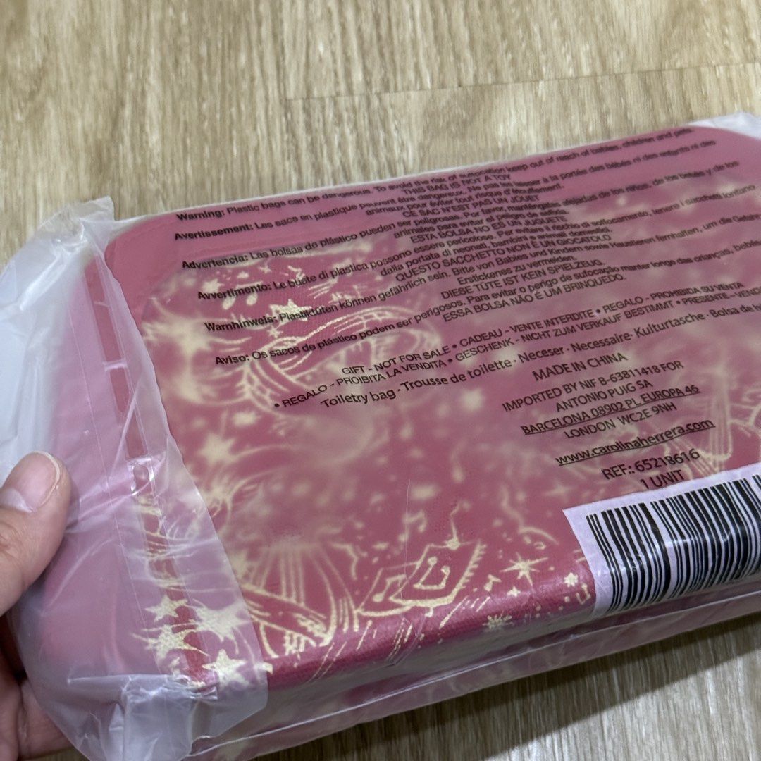 Carolina Herrera Red Pouch (Category: Purses & Pouches) located in Cainta. Submitted by ac.decluttering (Listing ID 1451319457, Image 2). Description: Carolina Herrera Red Pouch Still sealed.