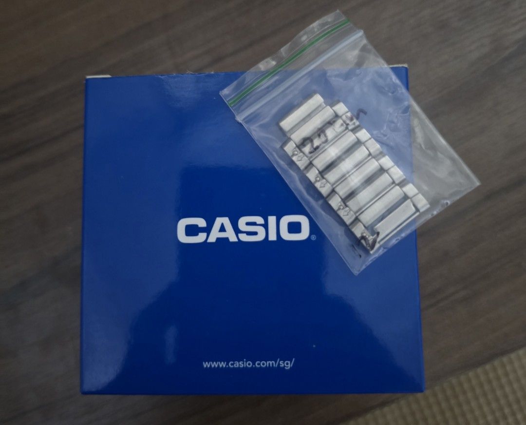 Casio (Category: Men's Watches) located in Singapore. Submitted by gr8store (Listing ID 1451170639, Image 4). Description: Casio watch come with box and link Meet up at my POC.