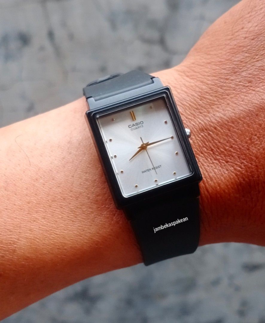 Casio MQ-38 (Kategori: Jam Tangan Wanita) berada di Jakarta Barat. Dikirim oleh jambekaspakean (ID iklan 1451179845, Gambar 3). Deskripsi: Casio Analog MQ-38 Fungsi Normal All Original Bawaan Kondisi masih cukup Mulus Unisex bisa dipake Cewe Cowo Diameter 28x35mm full ampe crown Note : pake RekBer nambah 25% ya Kelengkapan cuma Jam aja / Batangan Packing Aman pake Bubblewrap Chat langsung / WA ke 081382022160.