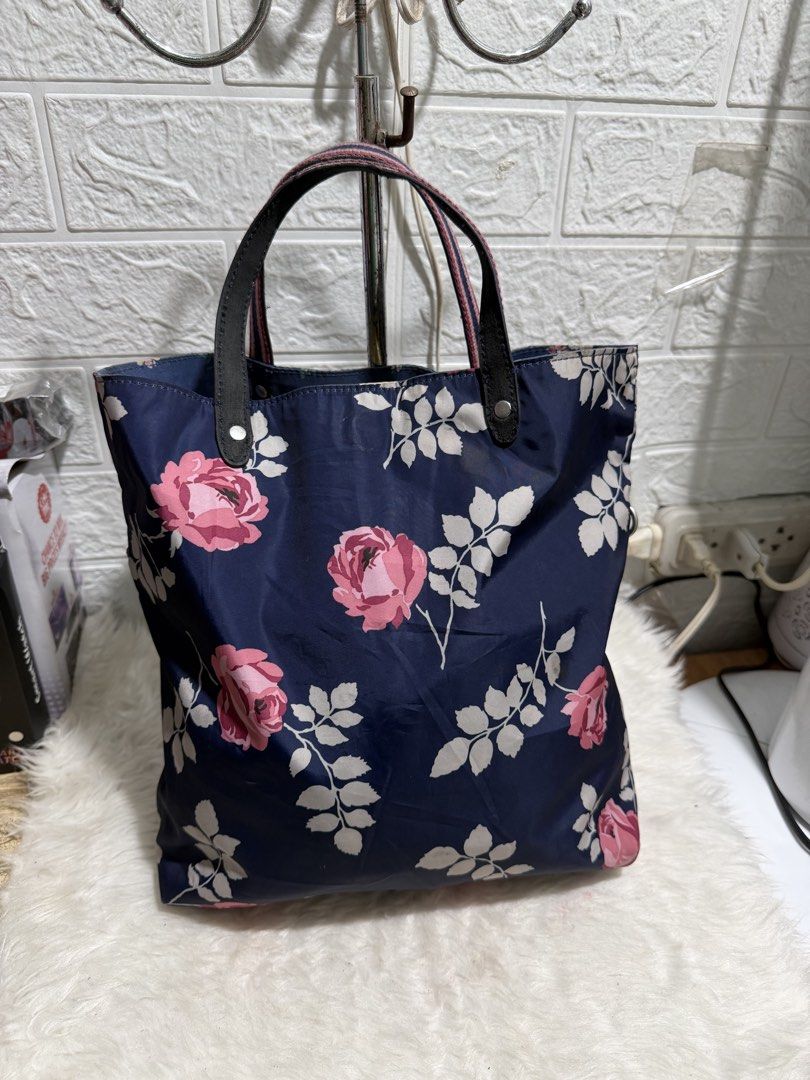 CATH KIDSTON (Category: Tote Bags) located in Davao. Submitted by blessed6 (Listing ID 1451265988, Image 2). Description: .