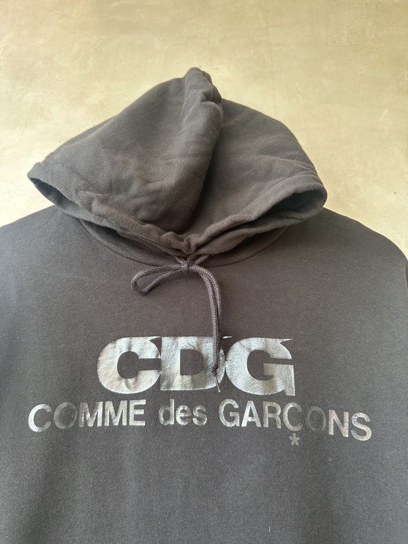 CDG COMME des GARÇONS Pullover Hoodie (Category: Coats, Jackets and Outerwear) located in Cavite. Submitted by second_story_ph (Listing ID 1451254039, Image 3). Description: CDG COMME des GARÇONS Pullover Hoodie Size: Medium Dimension: 20” Width / 26” Length Condition: Excellent.