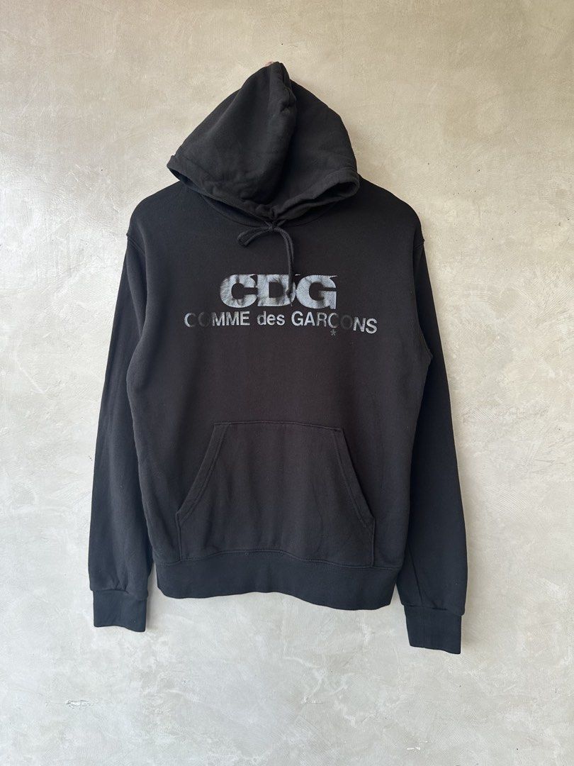 CDG COMME des GARÇONS Pullover Hoodie (Category: Coats, Jackets and Outerwear) located in Cavite. Submitted by second_story_ph (Listing ID 1451254039, Image 2). Description: CDG COMME des GARÇONS Pullover Hoodie Size: Medium Dimension: 20” Width / 26” Length Condition: Excellent.