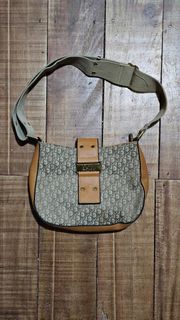 (Category: ) located in . Submitted by Thrift_ni_Babac (Listing ID 1451140103, Image 1). Description: .