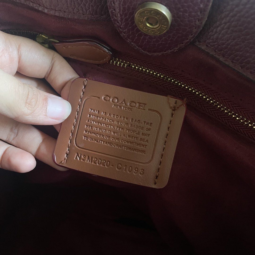 Coach Leatherware Tote Bag Pink Burgundy (Category: Tote Bags) located in Naga. Submitted by tres_fitz (Listing ID 1451270836, Image 3). Description: may sign of use lang and minimal scratch. overall ang ganda pa ng quality nito.